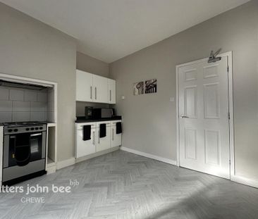 1 bedroom in a house share to rent - Photo 6