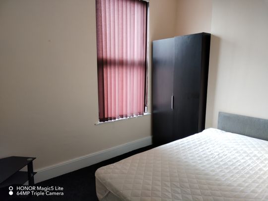 Room 4, 8 Broadgate, Preston - Photo 1