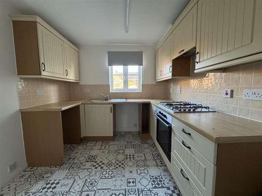 Highworth Road, Swindon, SN3 - Photo 1