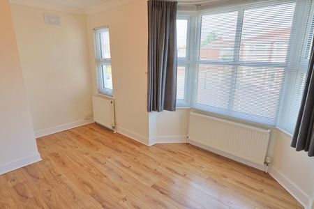 Torrington Avenue, Tile Hill, Coventry - Well Presented Family Home - Photo 5