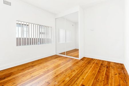 “3 BEDROOM FAMILY HOME” - Photo 2