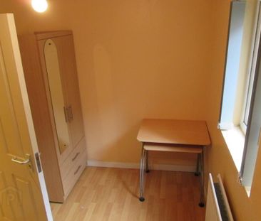 Great 4 Bedroom Apartment, 68A University Avenue, Queens Quarter, B... - Photo 5