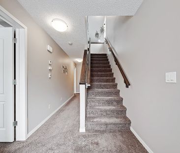 2115 New Brighton Park SE, Calgary - Photo 2