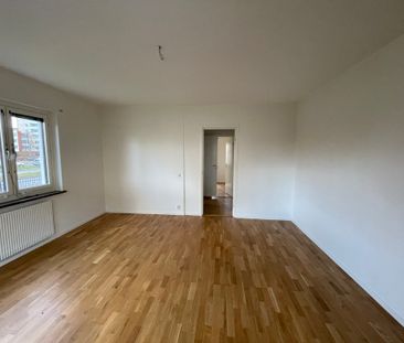 Heljestrandsgatan, Eskilstuna - Photo 1