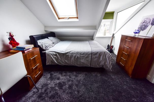 Delph Mount, Woodhouse - Photo 1