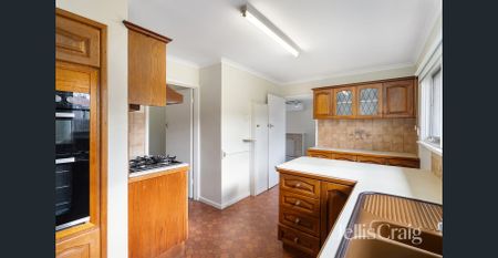 Very well maintained Family Home - Photo 2