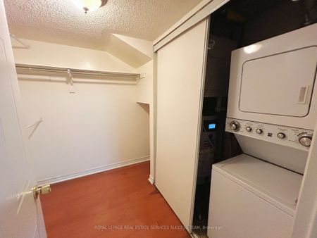 For Lease - 101 Bristol Road Unit# 213, Mississauga, Ontario - Photo 2