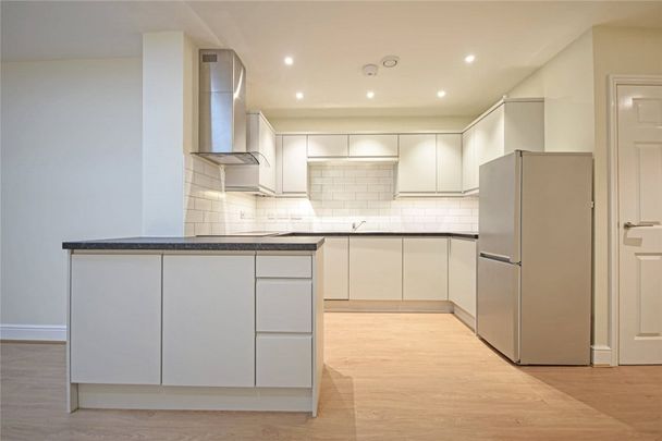 Well Presented 2 bedroom apartment situated in the heart of Ely with excellent access to Ely train station offering direct links to Cambridge and London. Unfurnished. - Photo 1