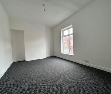 2 bedroom end of terrace house to rent - Photo 6
