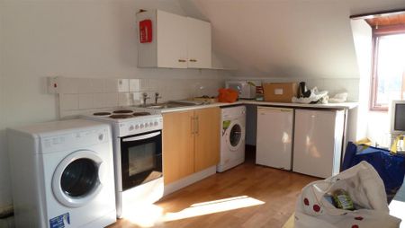 4 bedroom flat to rent - Photo 4