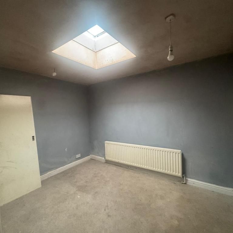 3 bedroom flat to rent - Photo 1