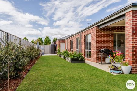 QUALITY FAMILY HOME! - Photo 3