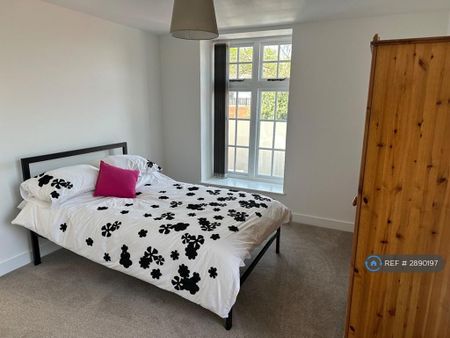 1 bedroom in a house share to rent - Photo 5