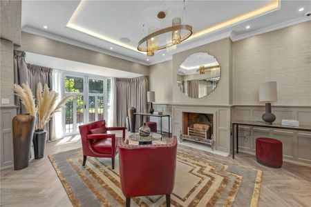 Available for Short or Long Term Lets. This distinguished family home has been extensively refurbished and is set within the prestigious St George's Hill Private Estate. - Photo 4