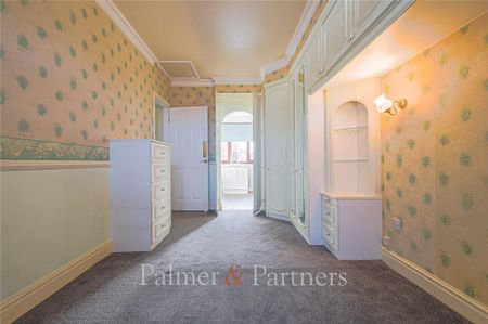 4 bedroom detached house to rent - Photo 3