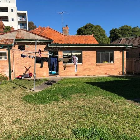 COMFORTABLE PRIVATE LIVING - Photo 4