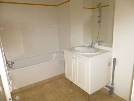 Location Appartement 3 pièces 66m² LE PUY EN VELAY 43000 - Photo 4