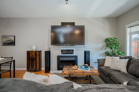 Three Bedroom Townhouse in Clayton Heights Surrey in Great School Catchment Area - Photo 3