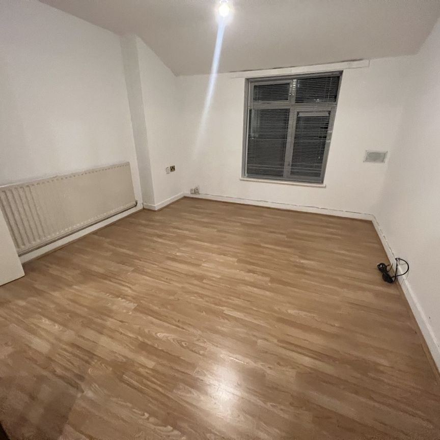 2 Bed Flat, Lenchs Green, B5 - Photo 1