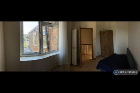 3 bedroom flat to rent - Photo 2