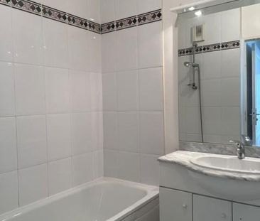 Location Appartement 3 pièces 66m² BRIGNOLES 83170 - Photo 4