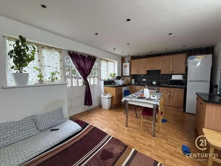 Nelson Road, TW2 - Photo 3