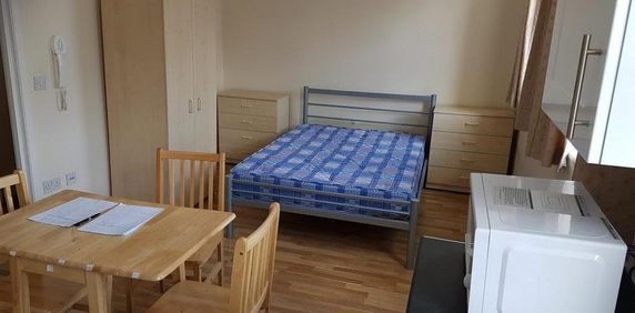 Studio to rent - Photo 2