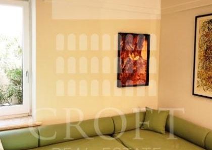 Center-Popolo: Spectacular Villino located in the center of Rome, in an exclusive private, secure park setting. Spacious living room, 4 bedrooms, 4 Baths, large panoramic terrace and gardens, parking. Ref #1910