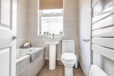 1 bedroom in a house share to rent - Photo 4