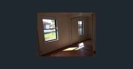 Stunning 3 Bedroom Garden Home - Photo 2