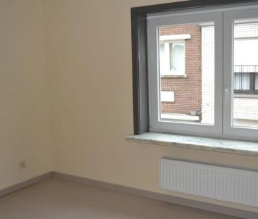 Gerenoveerde rijwoning met tuin gelegen in centrum Wakken. - Photo 3