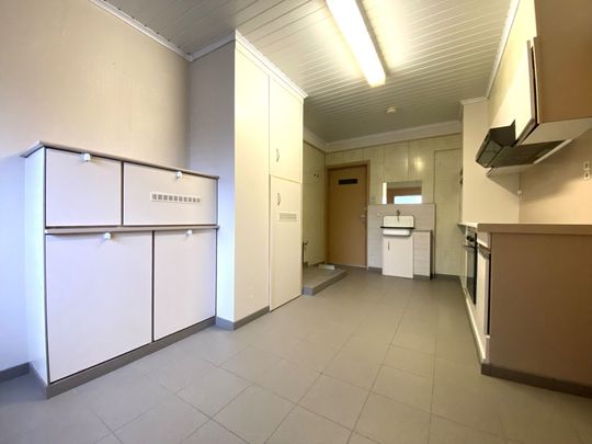 Instapklare bungalow in een rustige woonwijk te Waregem - Photo 1