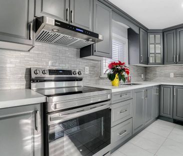 For Lease - 44 Sanford Street, Barrie, Ontario - Photo 1