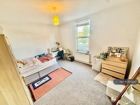 5 bedroom terraced house to rent - Photo 5