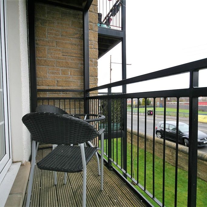 Knightswood Rd, Modern 2 Bedroom Furnished Apartment – Available 13/03/2026 - Photo 1