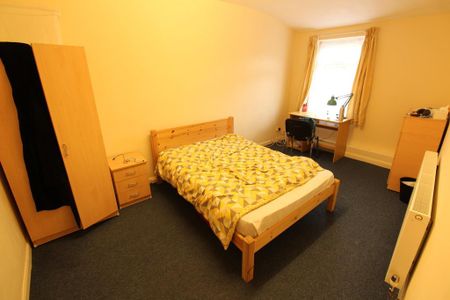 5 bedroom semi-detached house to rent - Photo 4