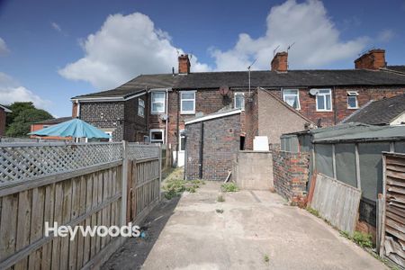 2 bedroom terraced house to rent - Photo 5