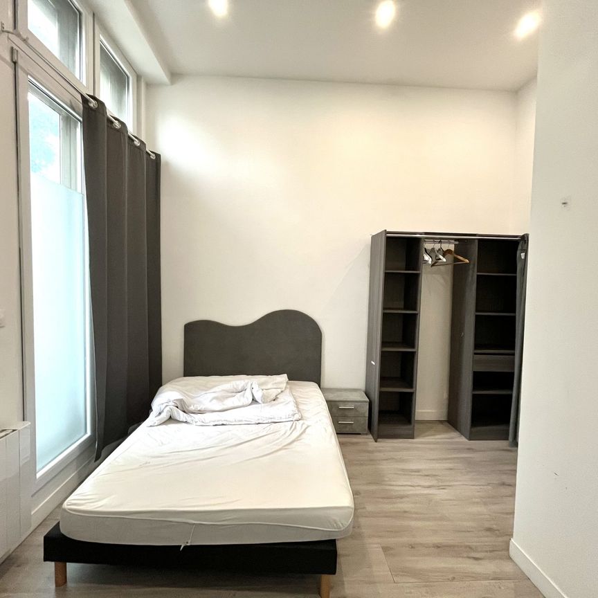 Location Appartement 11 pièces 253m² ROUBAIX 59100 - Photo 1