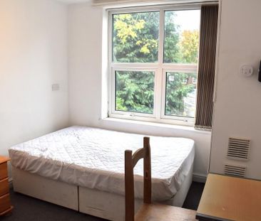 4 bedroom semi-detached house to rent - Photo 5