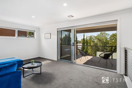 FULLY FURNISHED - AVAILABLE IN APRIL - Photo 4