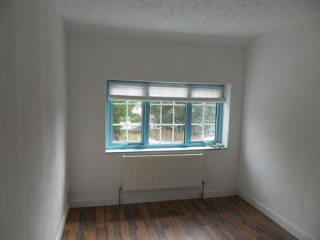 2 Bed Semi-Detached House, Halifax Drive, LE4 - Photo 4