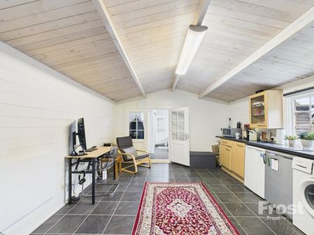 Log Cabin @ Beeches, Oak Stubbs Lane, Dorney Reach,SL6 - Photo 2