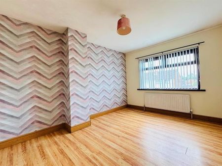 12 Ballyhenry Avenue, Glengormley, Newtownabbey, BT36 5AZ - Photo 3
