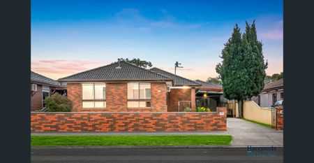 Beautiful Family Home in Prime Kings Park Location $550 per week available now - Photo 2