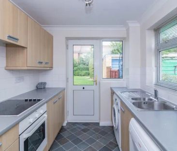 Deanfield Road, Botley - Photo 2