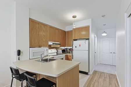 For Lease - 555 Yonge Street Unit# 804, Toronto, Ontario - Photo 5