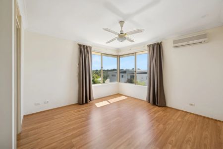 Classic Comfort in Claremont - Photo 5