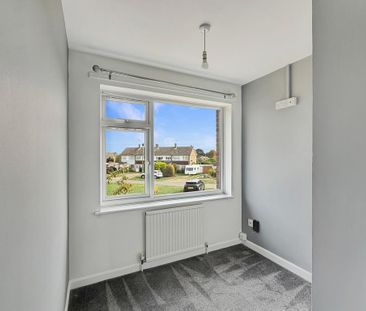 3 bedroom end of terrace house to rent - Photo 4