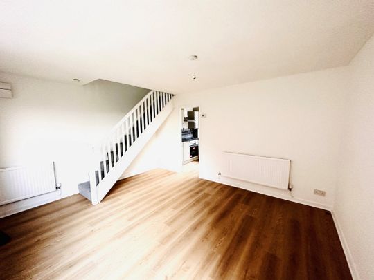 Ffynnon Wen, Clydach, SWANSEA - Photo 1