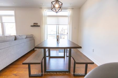 Condo Townhouse For Lease | E8124846 - Photo 3